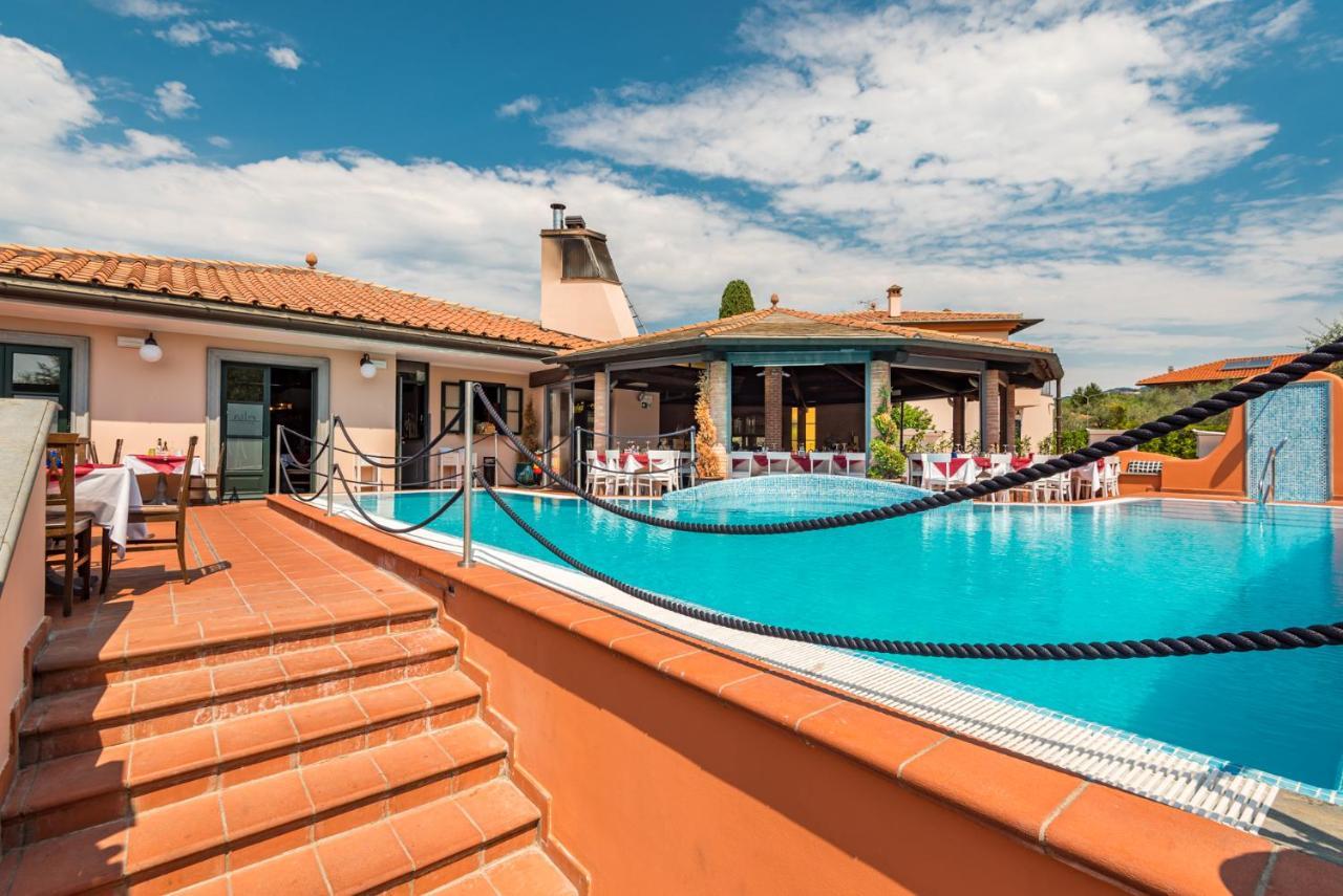 Hotel La Pietra Restaurant Fosdinovo Exterior photo