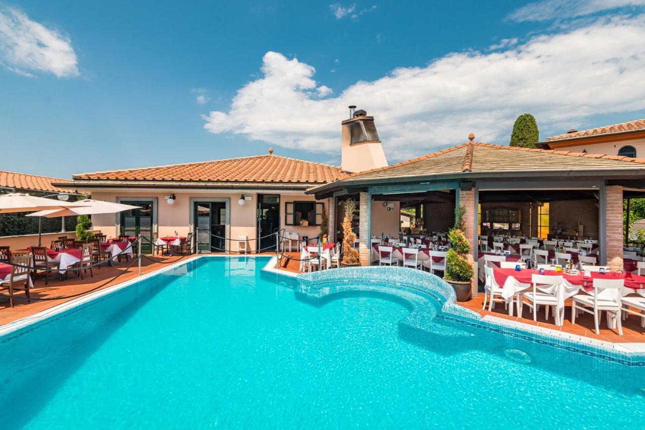 Hotel La Pietra Restaurant Fosdinovo Exterior photo