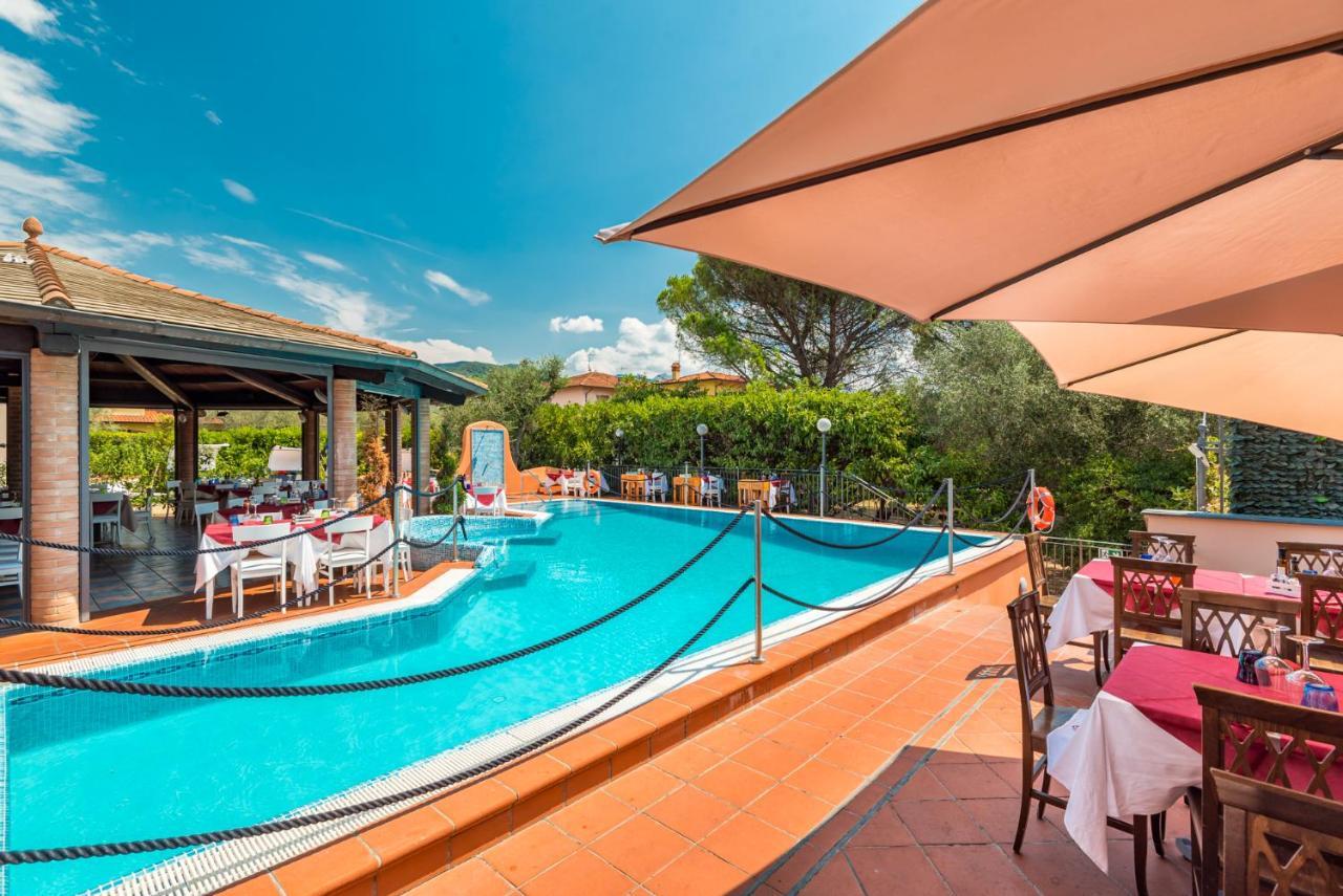 Hotel La Pietra Restaurant Fosdinovo Exterior photo