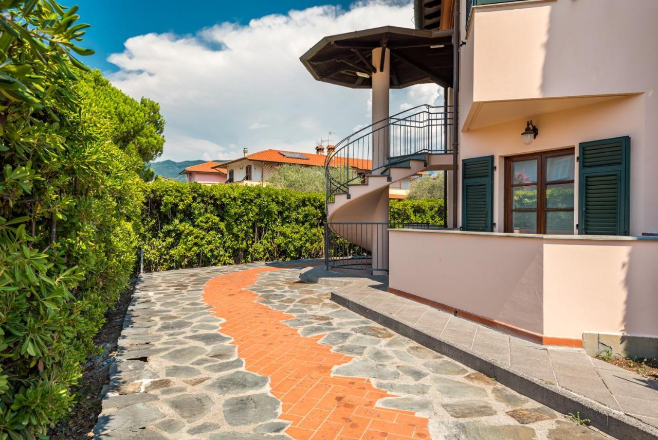 Hotel La Pietra Restaurant Fosdinovo Exterior photo